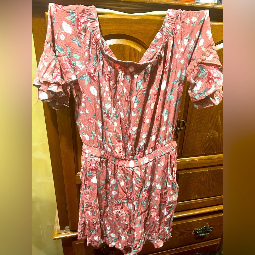 Women’s L floral romper
